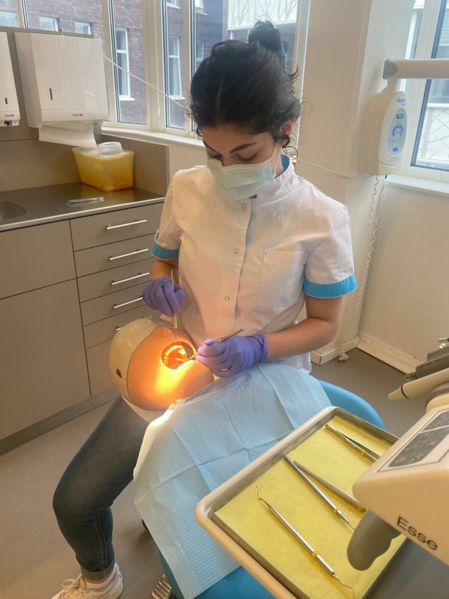 Studenten aan het werk tijdens praktijkoefening bij mboRijnland